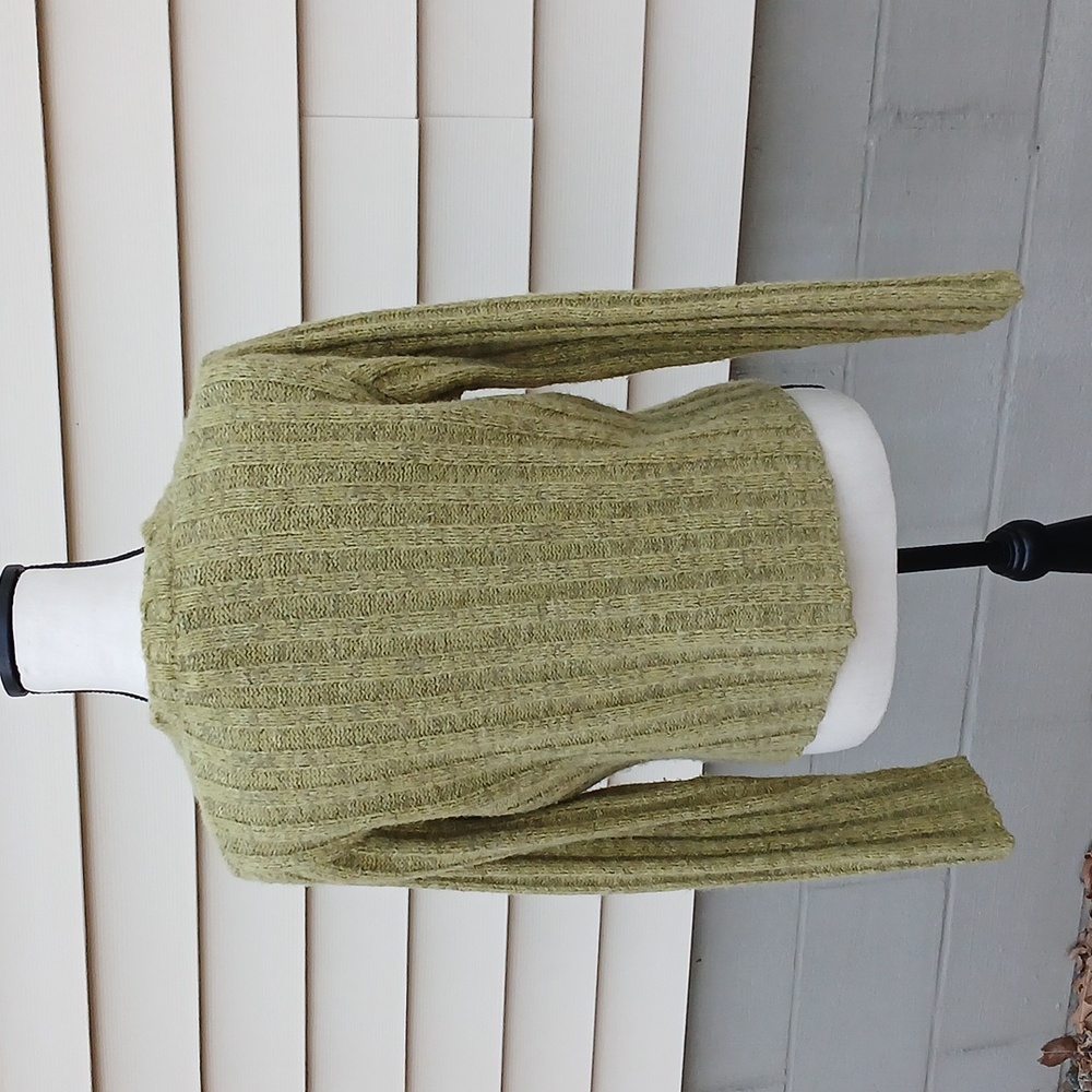 The Limited green sweater size medium - Picture 3 of 6
